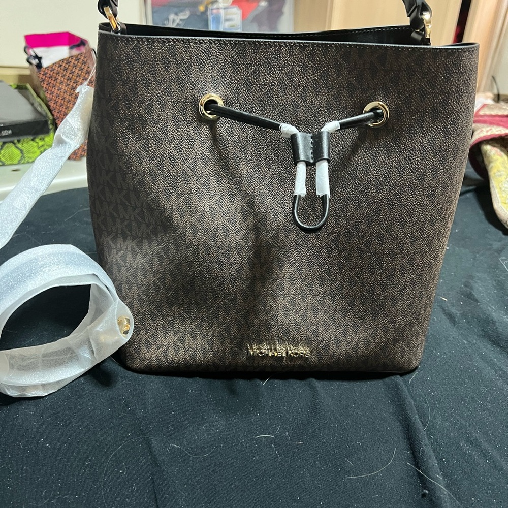 Brand new Michael kors bag . Never used . Signature Mk leather brown bucket bag